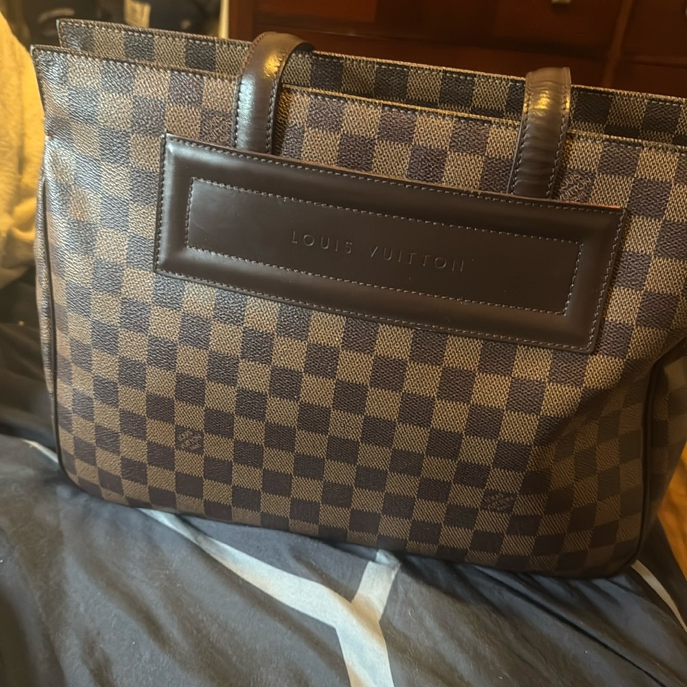 Louis Vuitton bag - Picture 1 of 3
